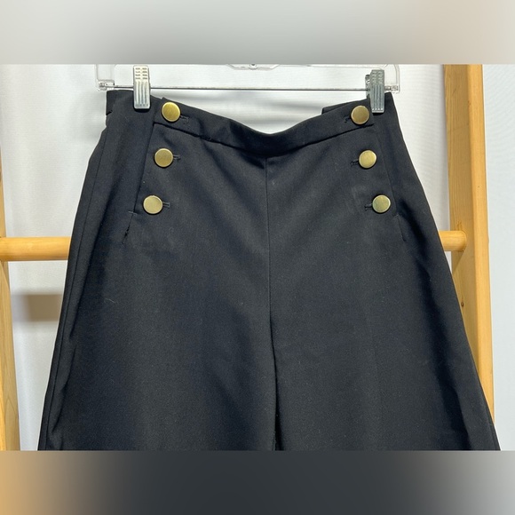 H&M Black wide leg cropped pants w/ gold sailor button accent size 6 - Picture 3 of 11